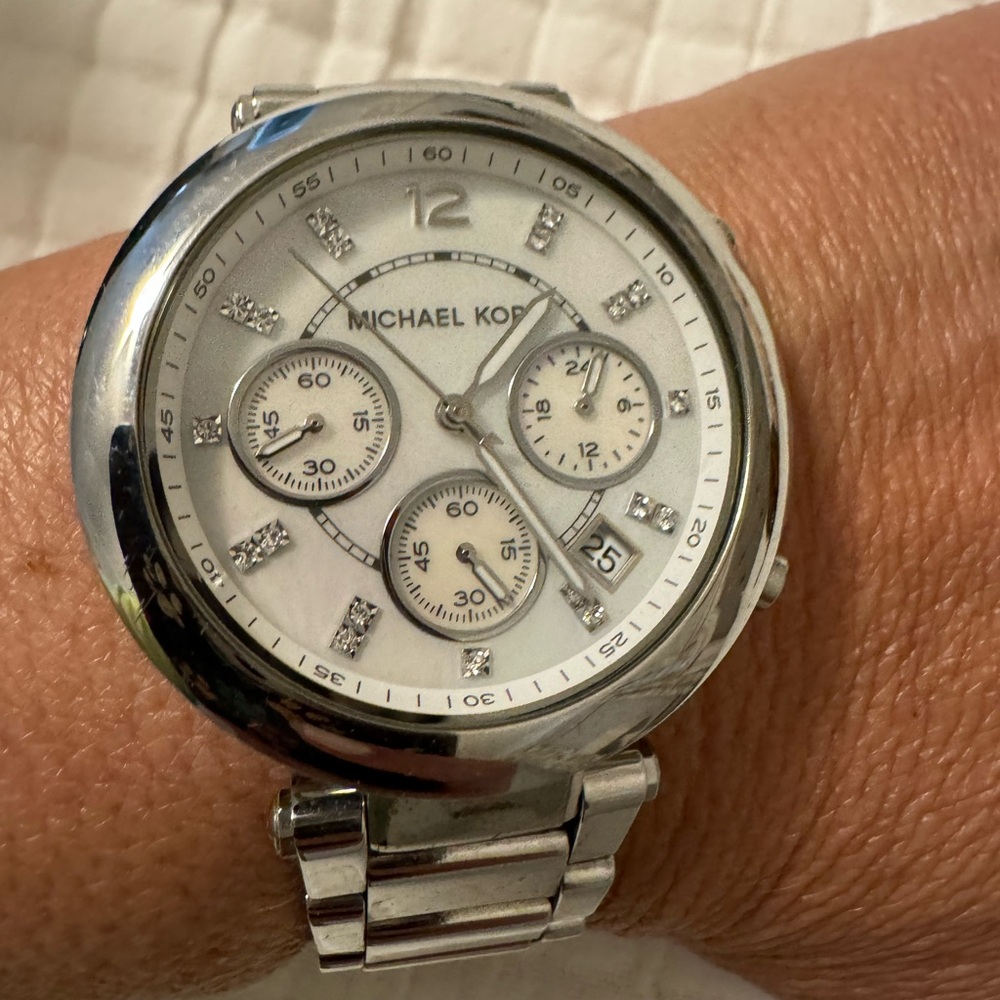 Michael Kors MK5641 Silver Wrist Watch for Women LIKE NEW Time & Date